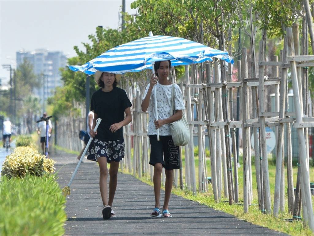 Bu şehirde herkes böyle geziyor: Başka türlü imkanı yok 3